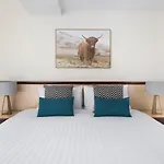 Mantra One Sandy Bay Road