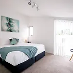 Chic Harbourside Group Haven In Heart Of Hobart