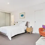 Stunning Warehouse Pad - Moments From The Waterfront