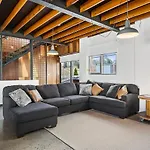 Stunning Warehouse Pad - Moments From The Waterfront