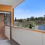 Stunning Warehouse Pad - Moments From The Waterfront
