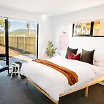 Luxurious Waterfront Home In The North Of Hobart
