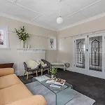 Best On Burnett Best Location Parking Sleeps 8