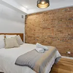 Vintage Suite At Saddlers - Embrace A Cafe Lifestyle