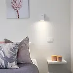 Inner-City 2 Bedroom Apartment With Free Parking