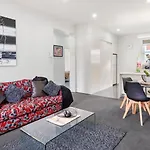 Inner-City 2 Bedroom Apartment With Free Parking