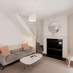 Kelly Street Cottage In Battery Point