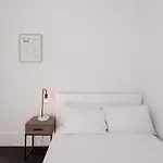3 Bedroom Spacious Inner-City Pad With Car Park