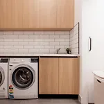 3 Bedroom Spacious Inner-City Pad With Car Park