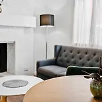 Portsea - Elegant Apartment By Salamanca