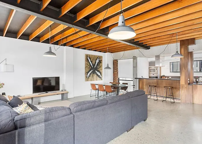 Stunning Warehouse Pad - Moments From The Waterfront