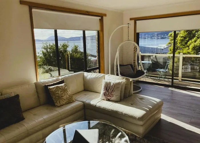 Spacious Modern Home Outstanding Views Sleeps 9