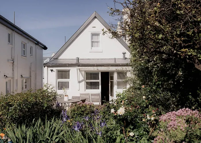 Kelly Street Cottage In Battery Point