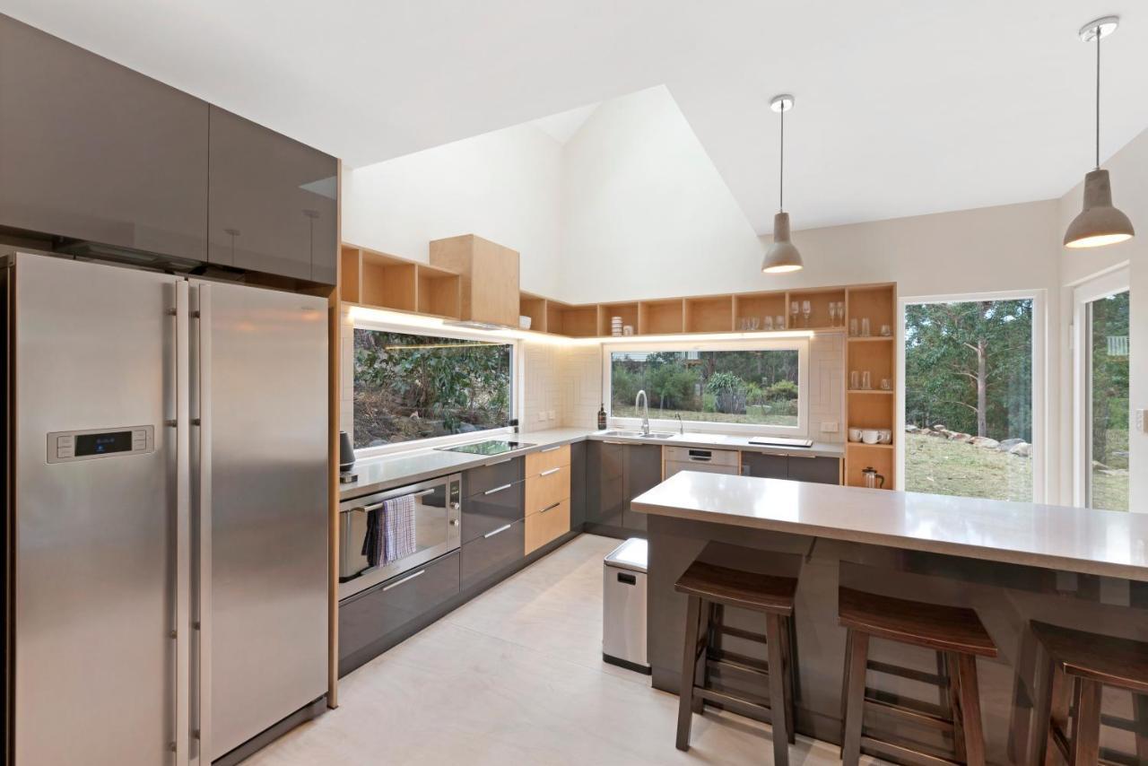 Relax At Ridgeway - Native Bushland Views Holiday home *