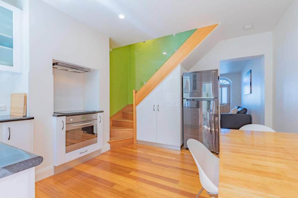 Melvington Boutique In Cbd O Apartment
