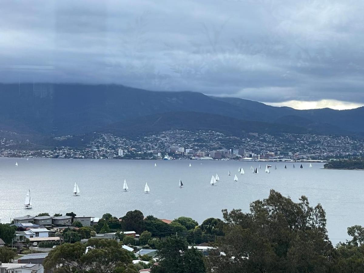 Panoramic View With Spas Apartment Hobart