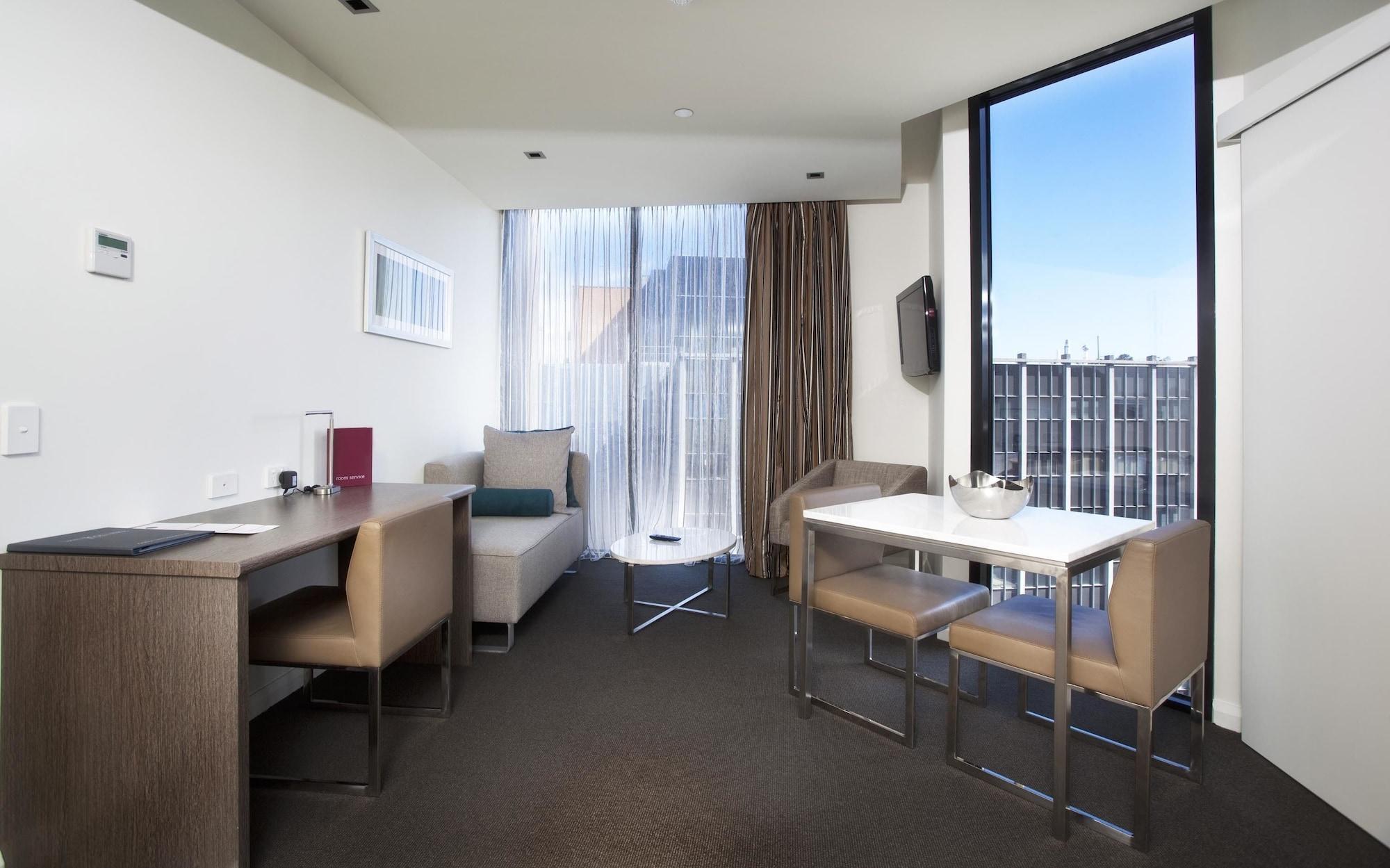 Aparthotel Mantra Collins