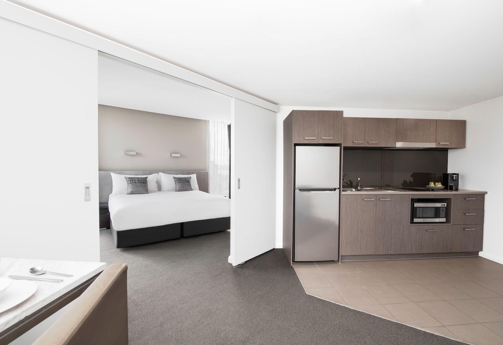 Mantra Collins Aparthotel 4*