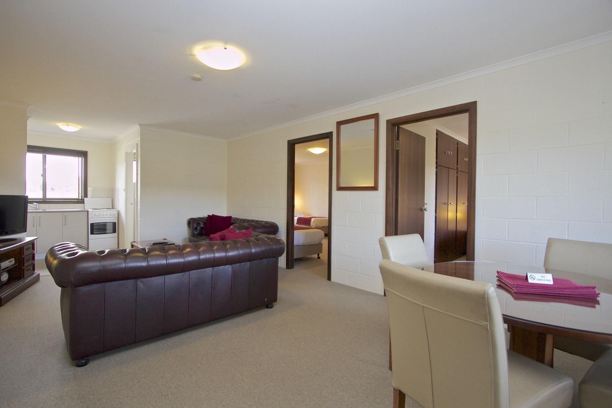 Grosvenor Court Aparthotel 4*