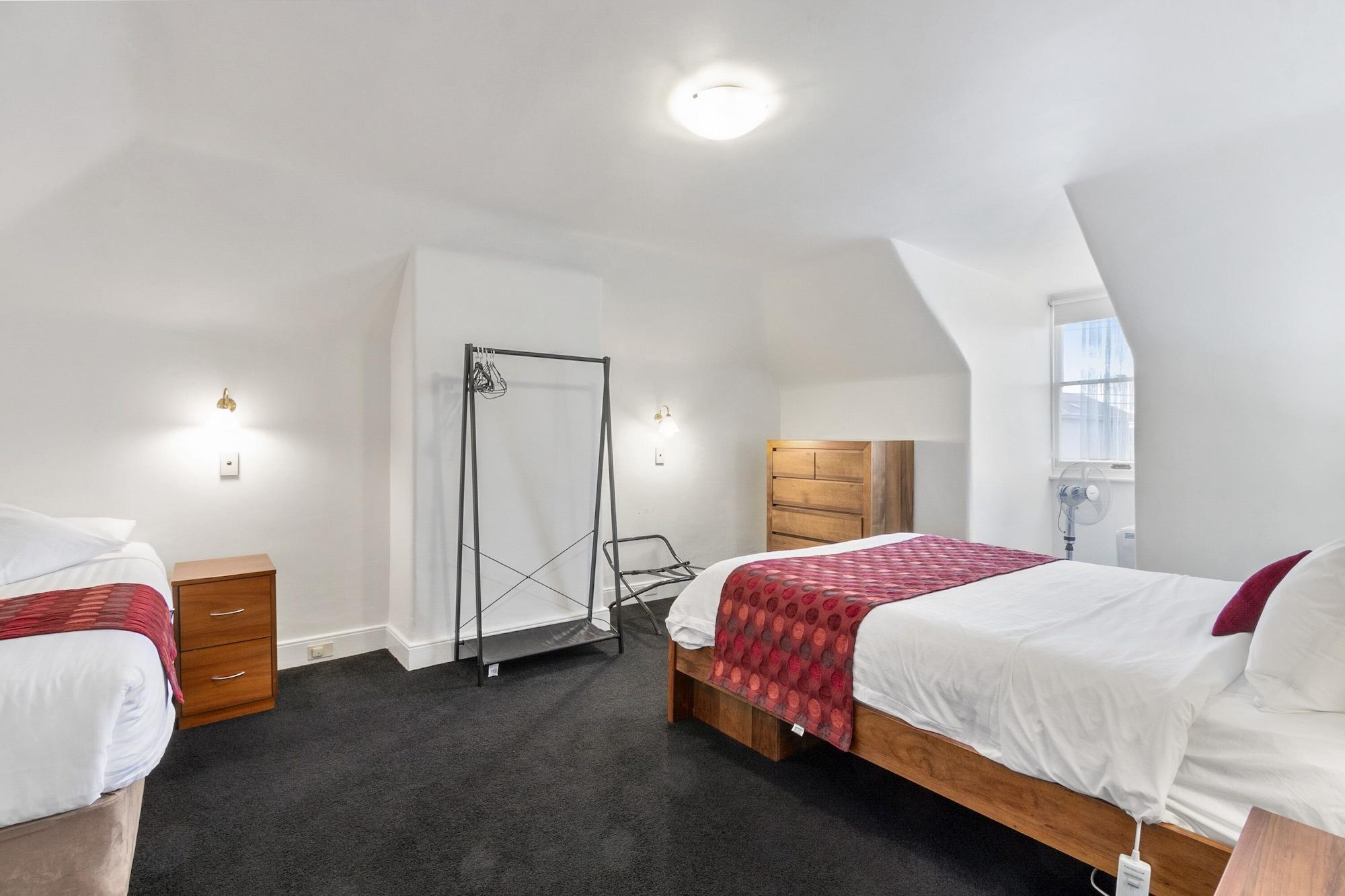 Grosvenor Court 4*