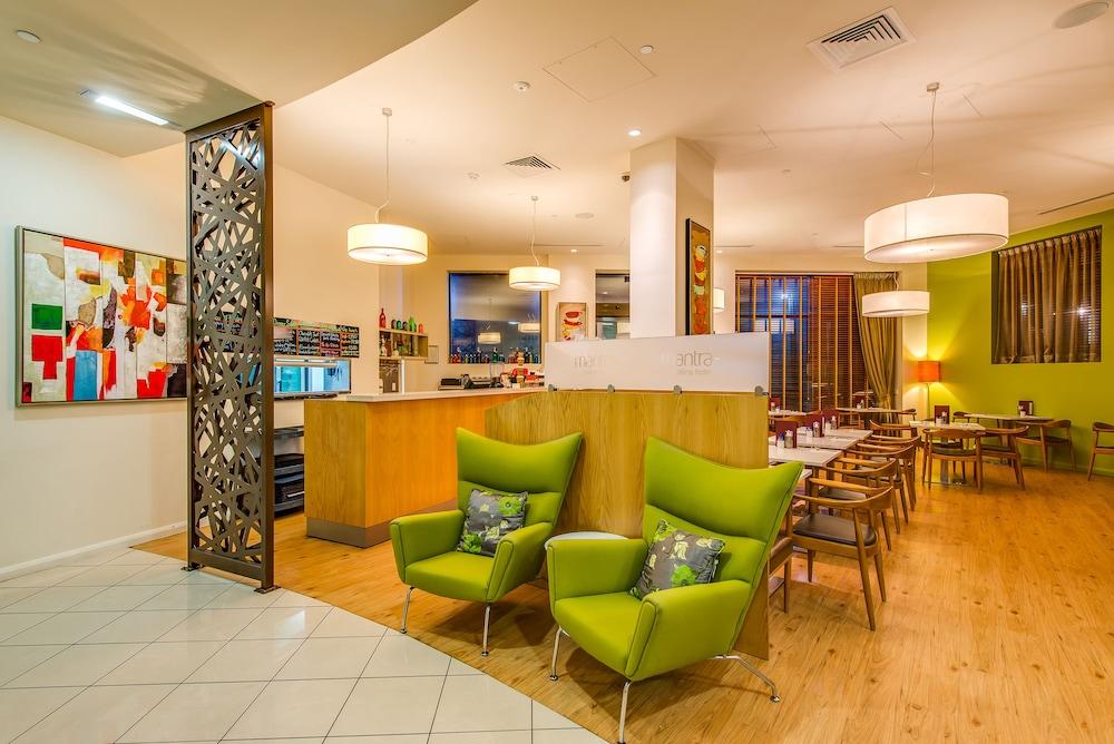 Aparthotel Mantra Collins