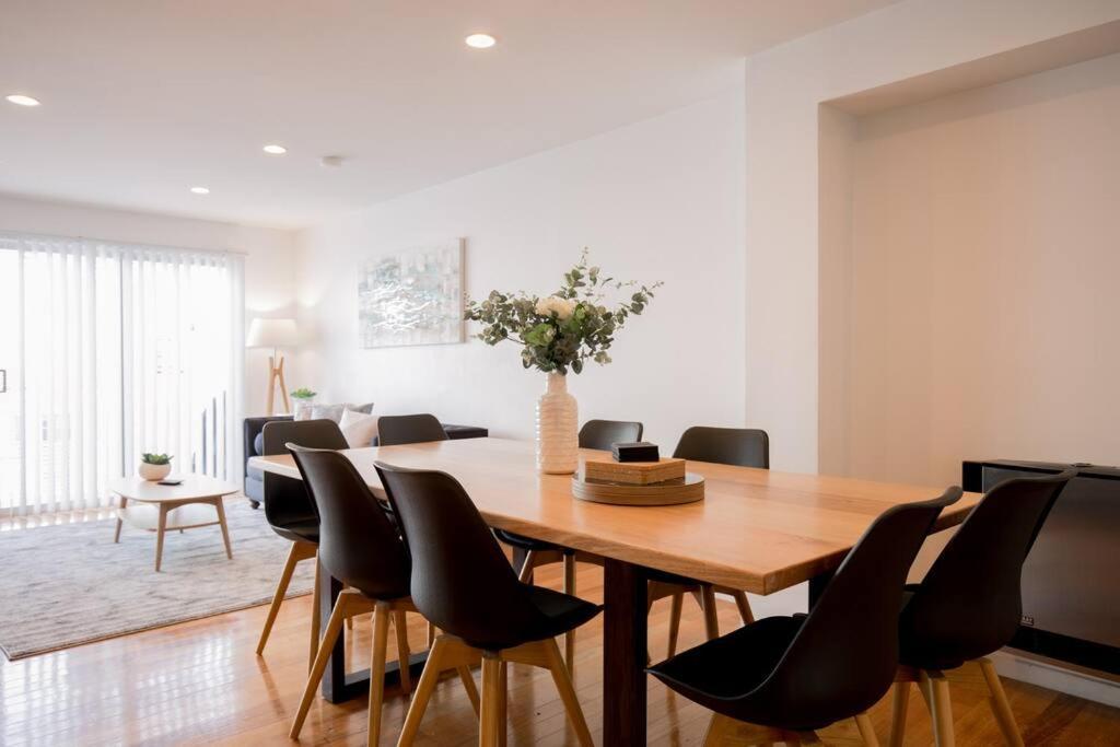 Chic Harbourside Group Haven In Heart Of Holiday home