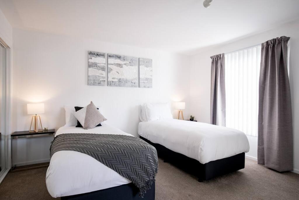 Holiday home Chic Harbourside Group Haven In Heart Of Hobart