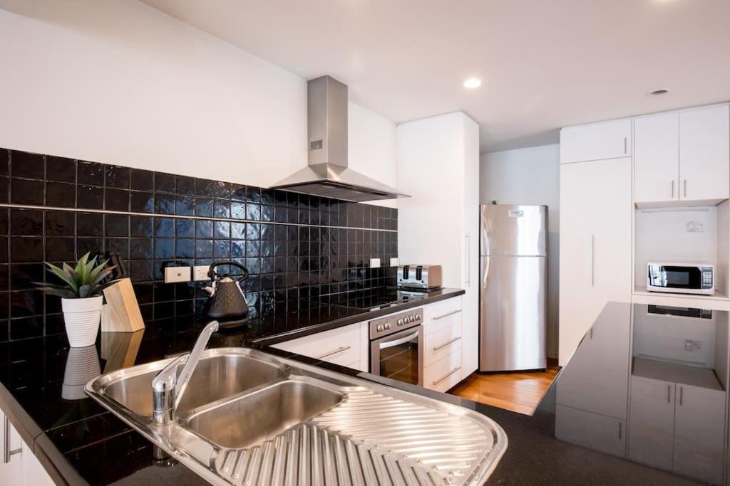 Holiday home Chic Harbourside Group Haven In Heart Of *
