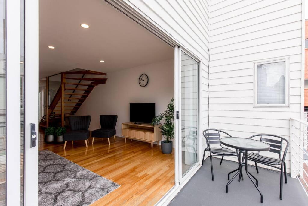 Chic Harbourside Group Haven In Heart Of Hobart