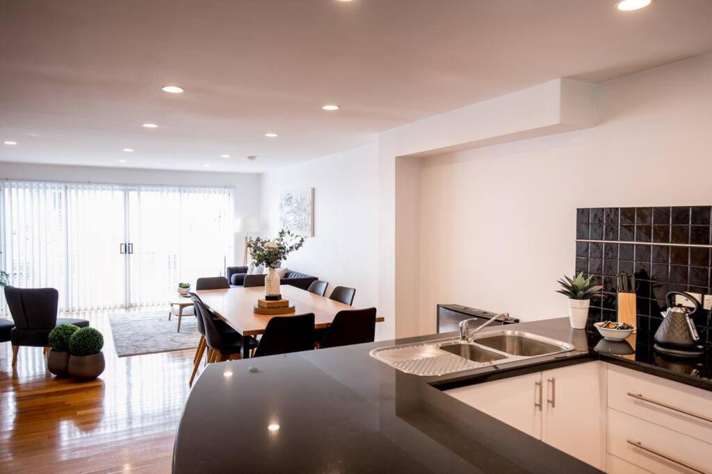 Chic Harbourside Group Haven In Heart Of *