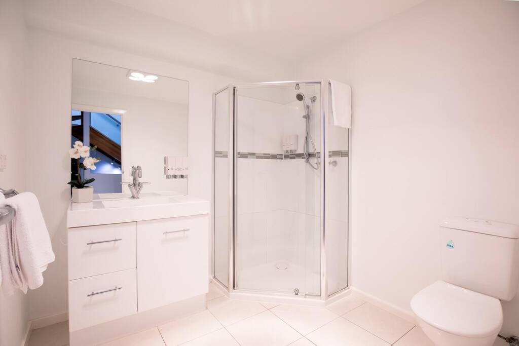 Chic Harbourside Group Haven In Heart Of Holiday home