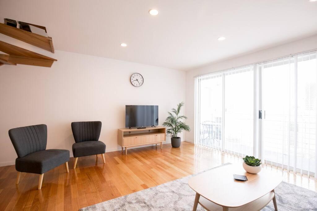 Chic Harbourside Group Haven In Heart Of Hobart