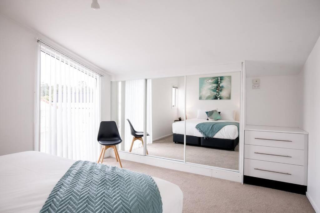 Chic Harbourside Group Haven In Heart Of