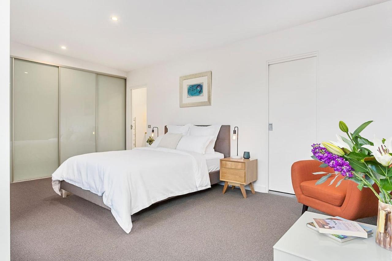 Stunning Warehouse Pad - Moments From The Waterfront Apartment *