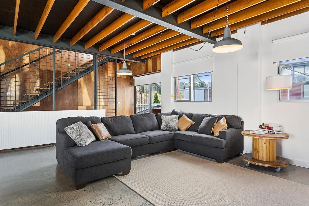 Stunning Warehouse Pad - Moments From The Waterfront