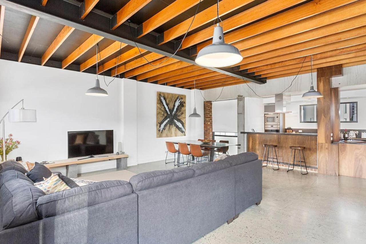 Stunning Warehouse Pad - Moments From The Waterfront