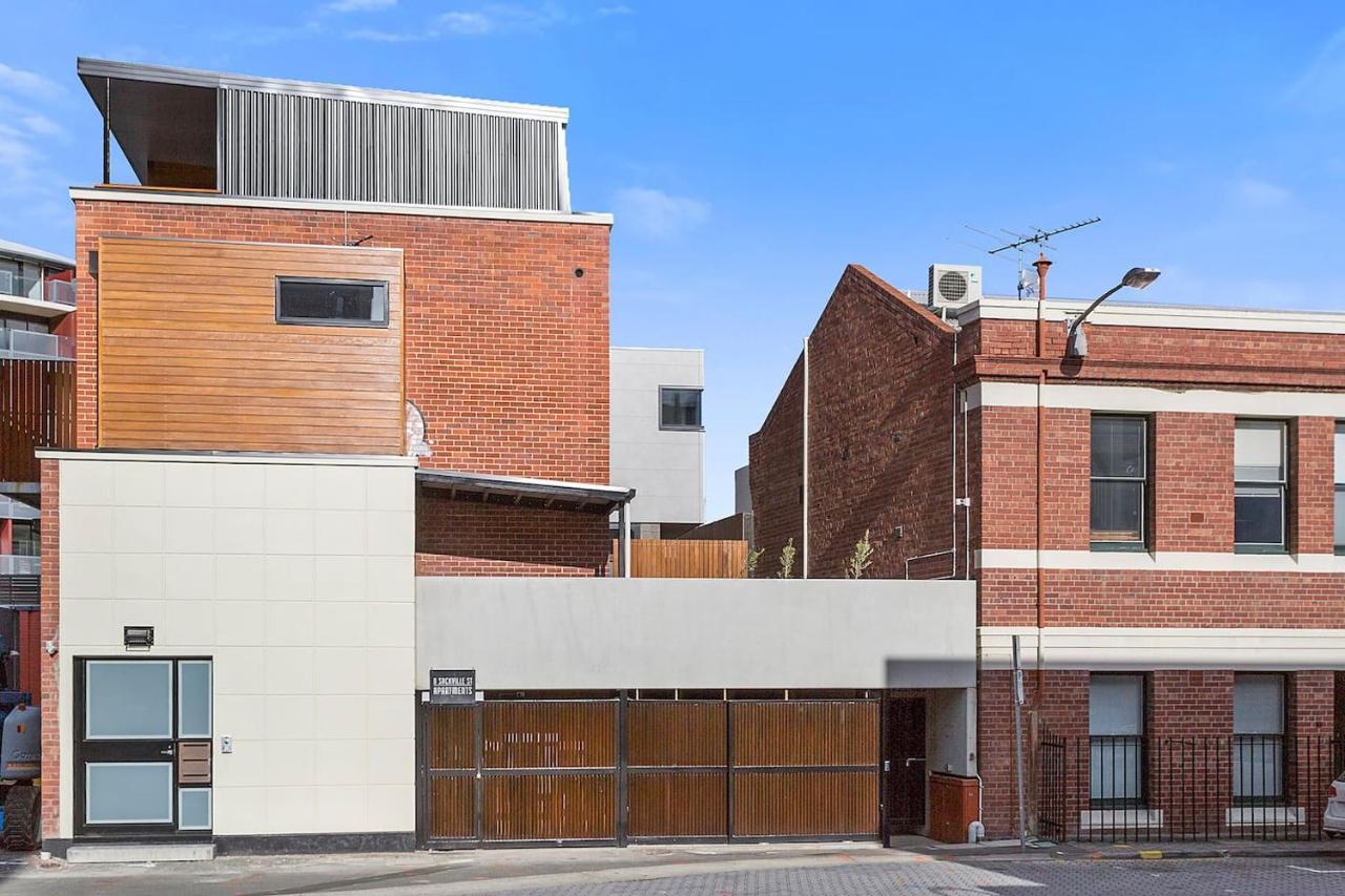 Stunning Warehouse Pad - Moments From The Waterfront