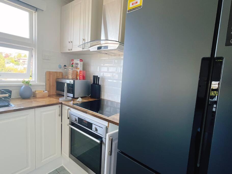 Stunning West Home- Close To And Shops Holiday home *