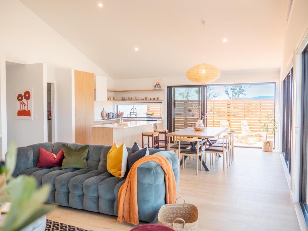 Luxurious Waterfront In The North Of Hobart