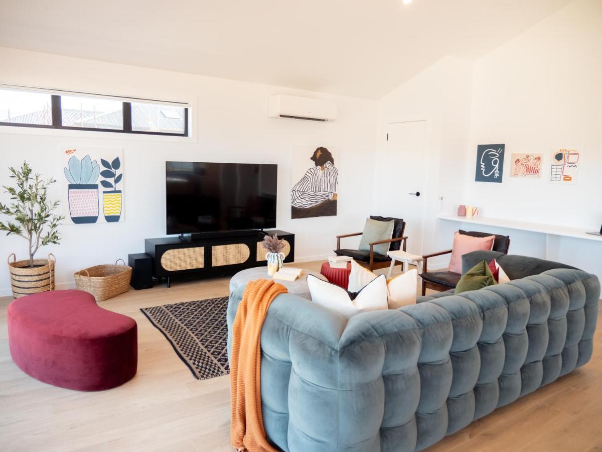 Luxurious Waterfront In The North Of Hobart
