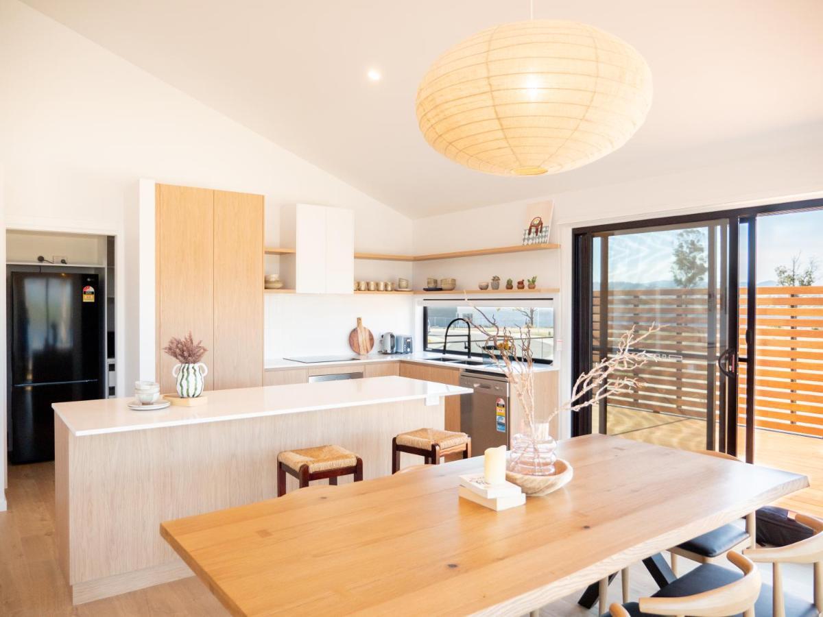 Luxurious Waterfront In The North Of Villa Hobart