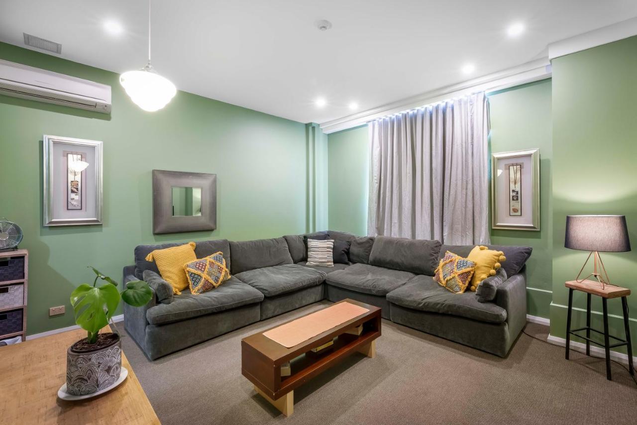 - Cbd Apartment *