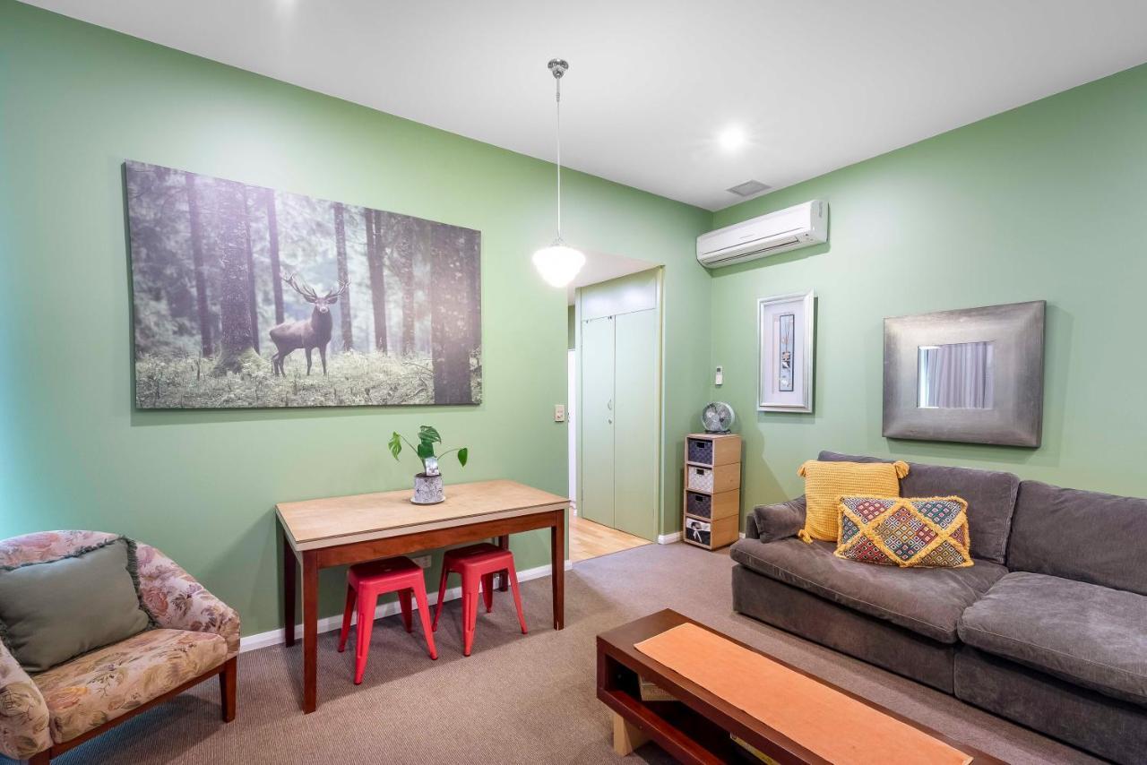 - Cbd Apartment *