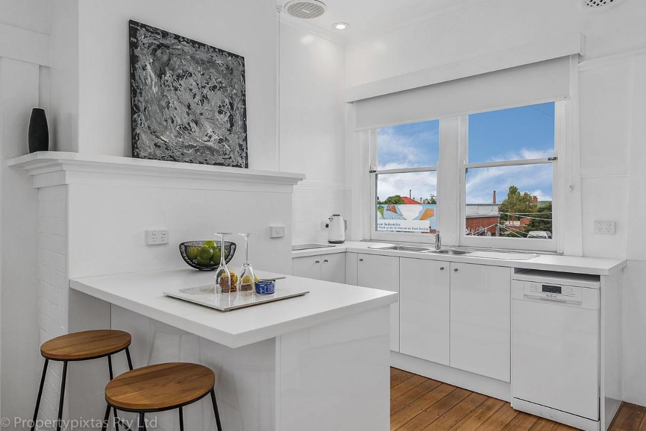 On Burnett Location Parking Sleeps 8 Holiday home