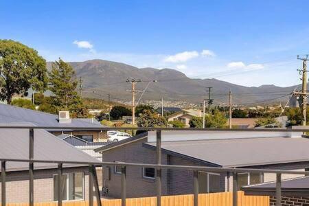 Holiday home At 165 Great For Large Groups Sleeps 11 Hobart