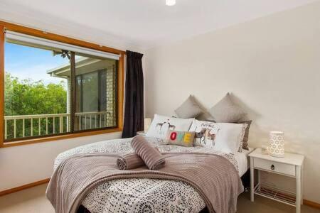 Spacious Modern Outstanding Views Sleeps 9 *