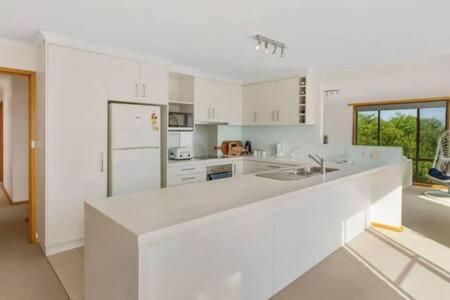 Holiday home Spacious Modern Outstanding Views Sleeps 9
