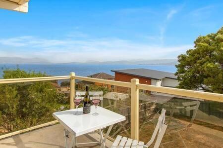 Spacious Modern Outstanding Views Sleeps 9 *
