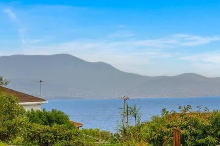 Holiday home Spacious Modern Outstanding Views Sleeps 9 Hobart