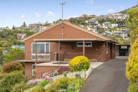 Lovely 2 Bed With Views Holiday home *